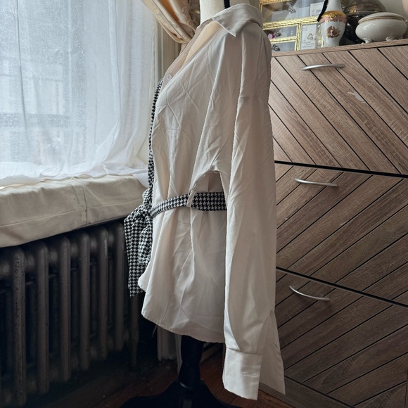 Slouchy Two-toned Blouse - Picture 4 of 4